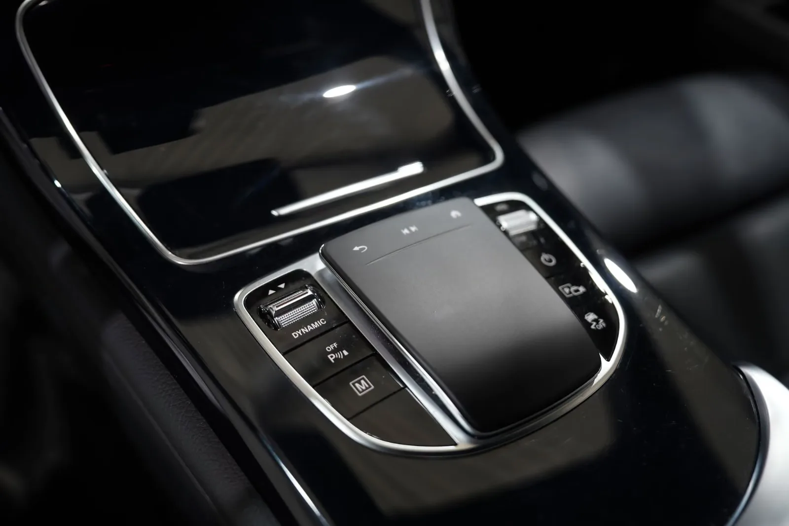 2020 Mercedes-Benz GLC 300 e 4MATIC Coupé, AMG Line, 19/22