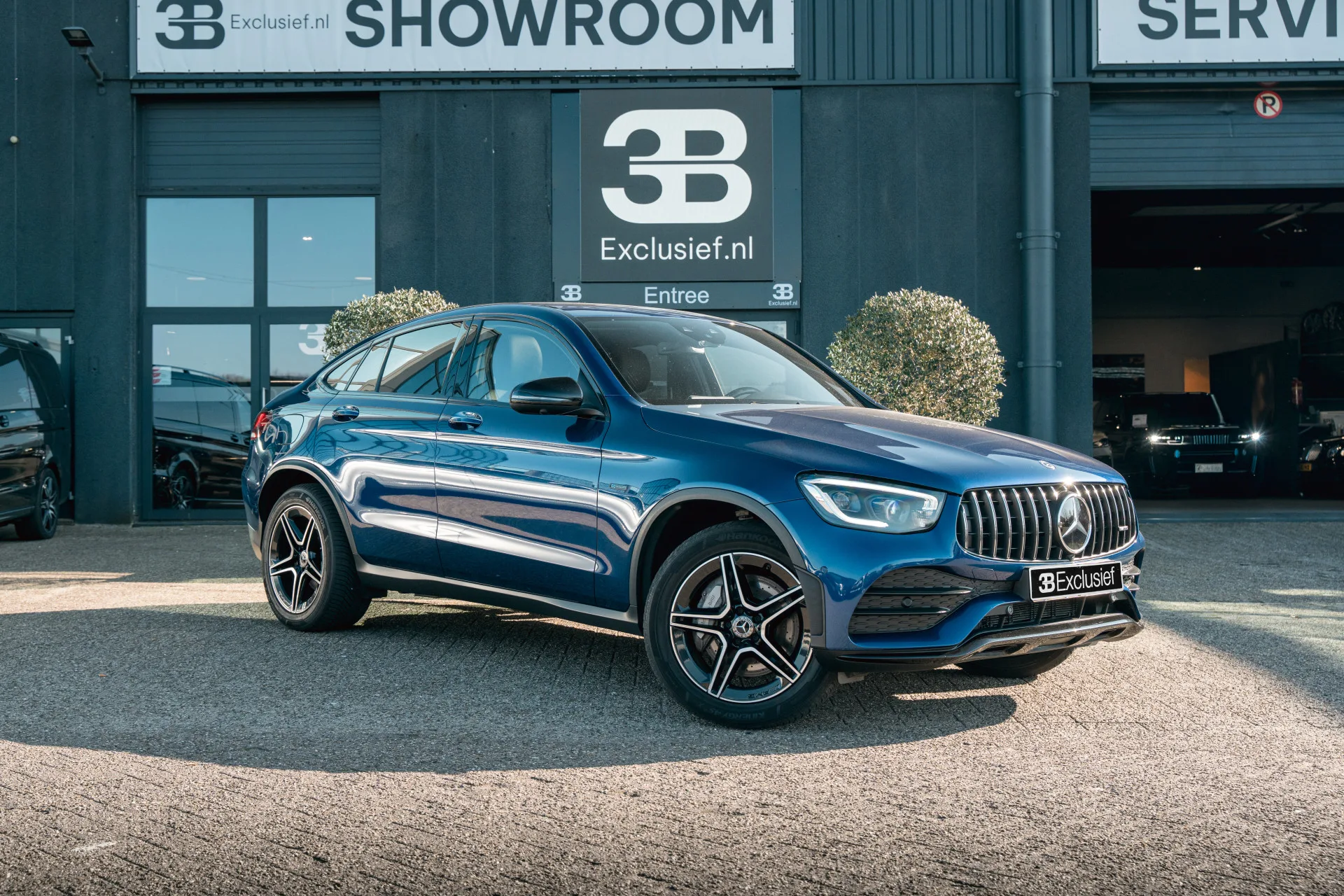 2020 Mercedes-Benz GLC 300 e 4MATIC Coupé, 2/30