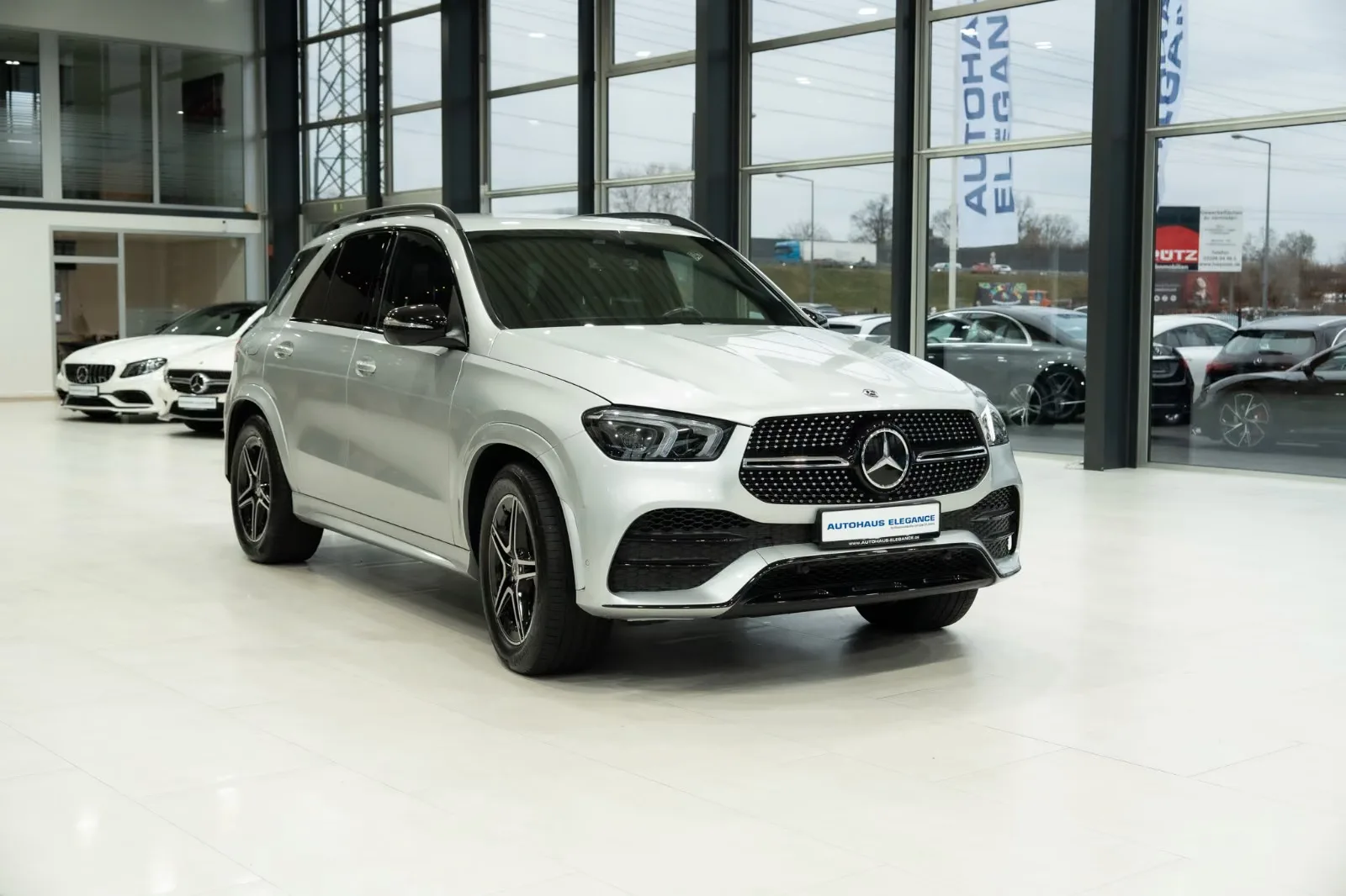 2020 Mercedes-Benz GLE 350 d 4MATIC, AMG Line angeboten von einem Fachhändler in Köln, Deutschland, Hauptfoto