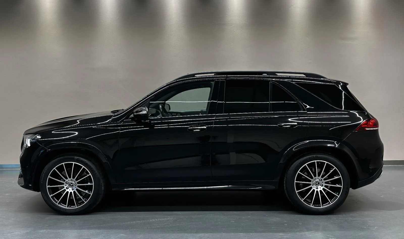 2020 Mercedes-Benz GLE 450 4MATIC, AMG Line, Night package, 3/30