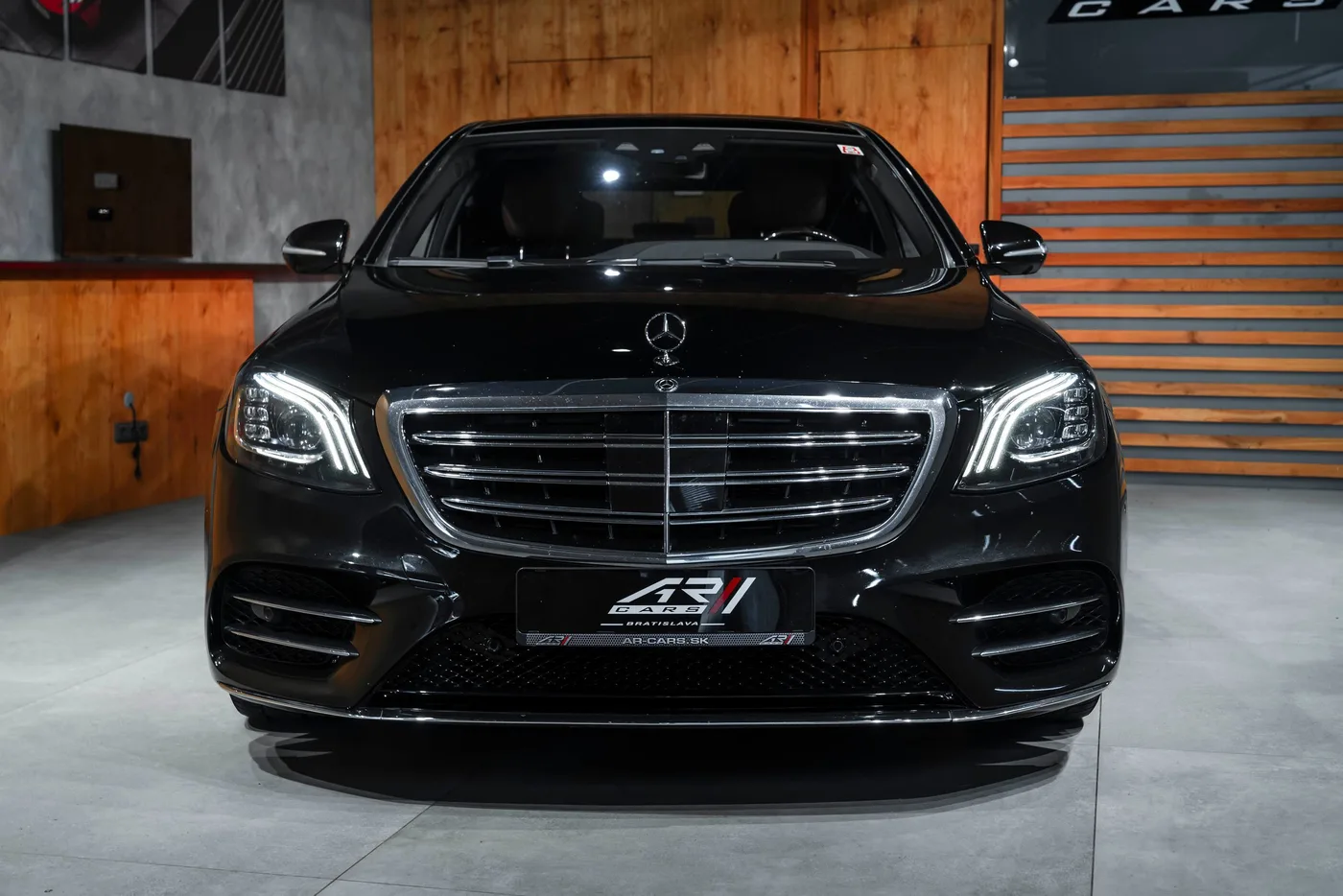 2020 Mercedes-Benz S 350 offered by a specialist dealer in Bratislava, Slovakia, photo 3 of 23