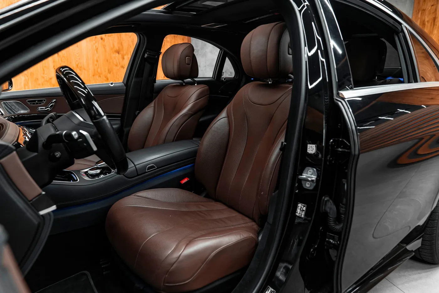 2020 Mercedes-Benz S 350 offered by a specialist dealer in Bratislava, Slovakia, photo 8 of 23