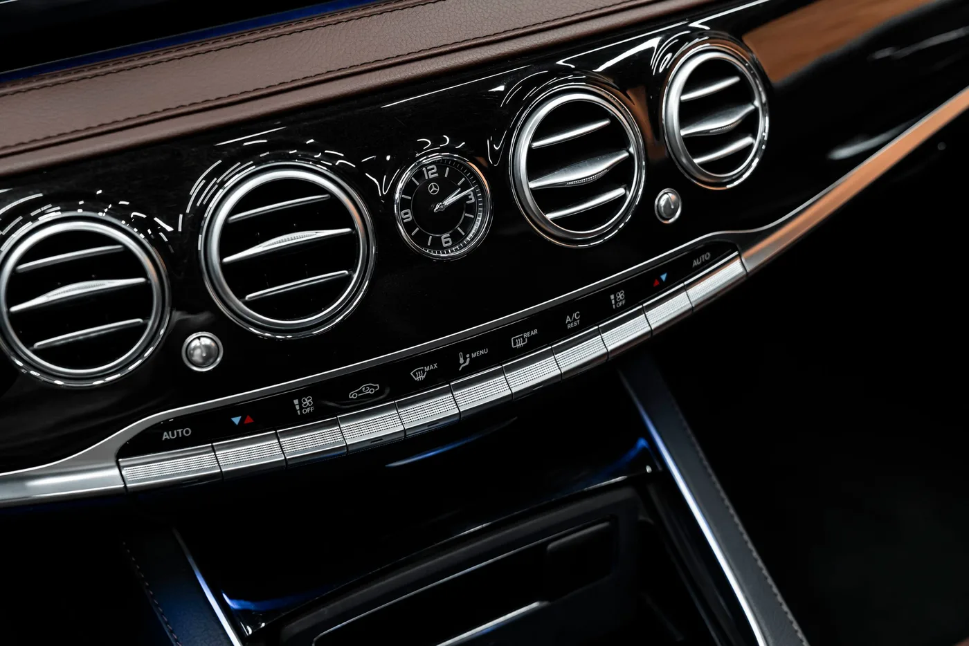 2020 Mercedes-Benz S 350 offered by a specialist dealer in Bratislava, Slovakia, photo 12 of 23