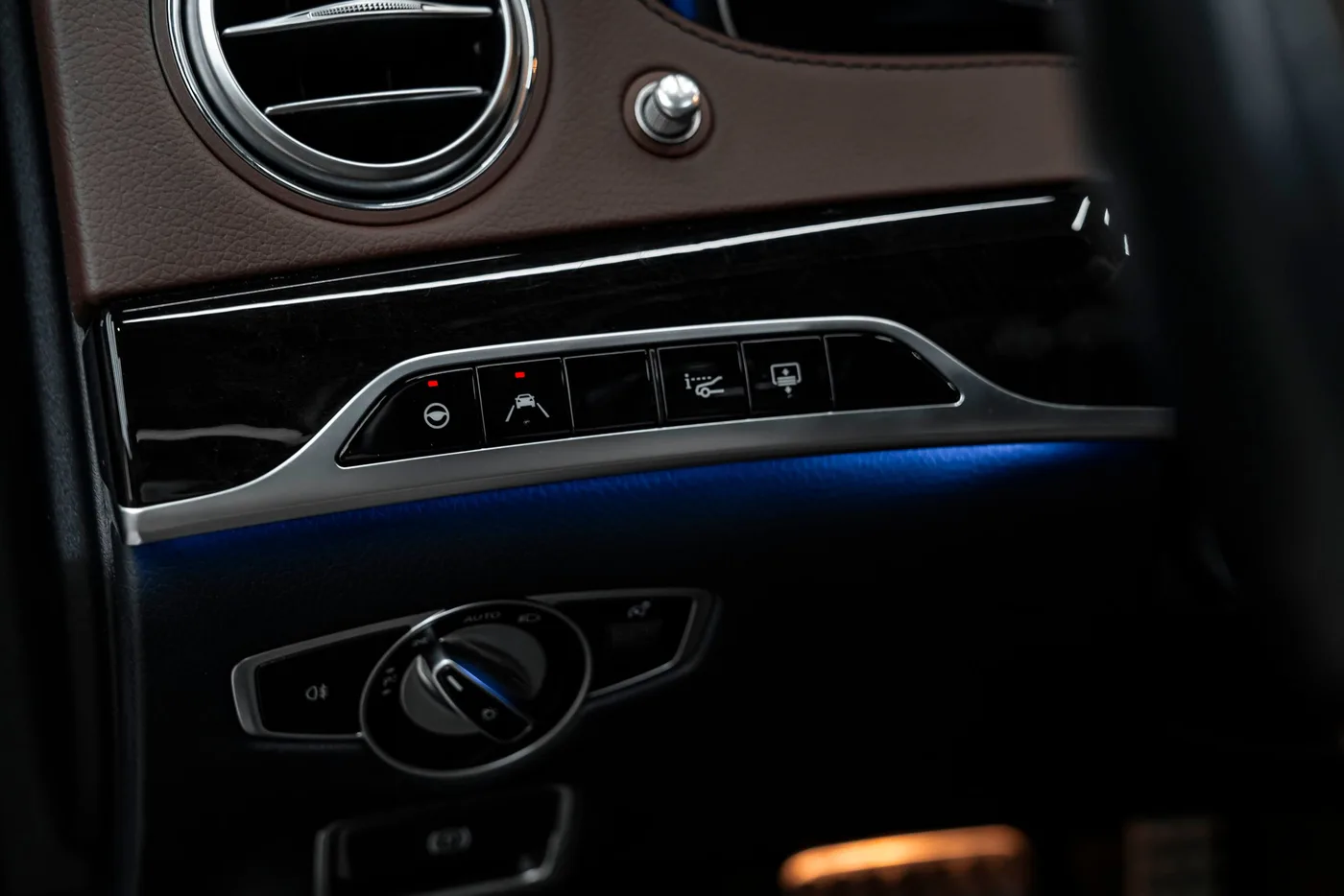 2020 Mercedes-Benz S 350 offered by a specialist dealer in Bratislava, Slovakia, photo 16 of 23
