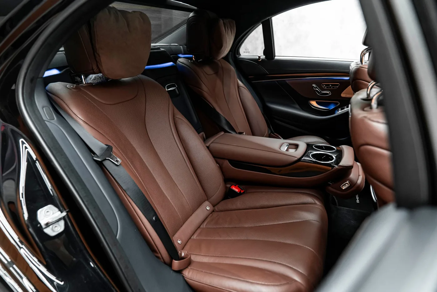 2020 Mercedes-Benz S 350 offered by a specialist dealer in Bratislava, Slovakia, photo 17 of 23