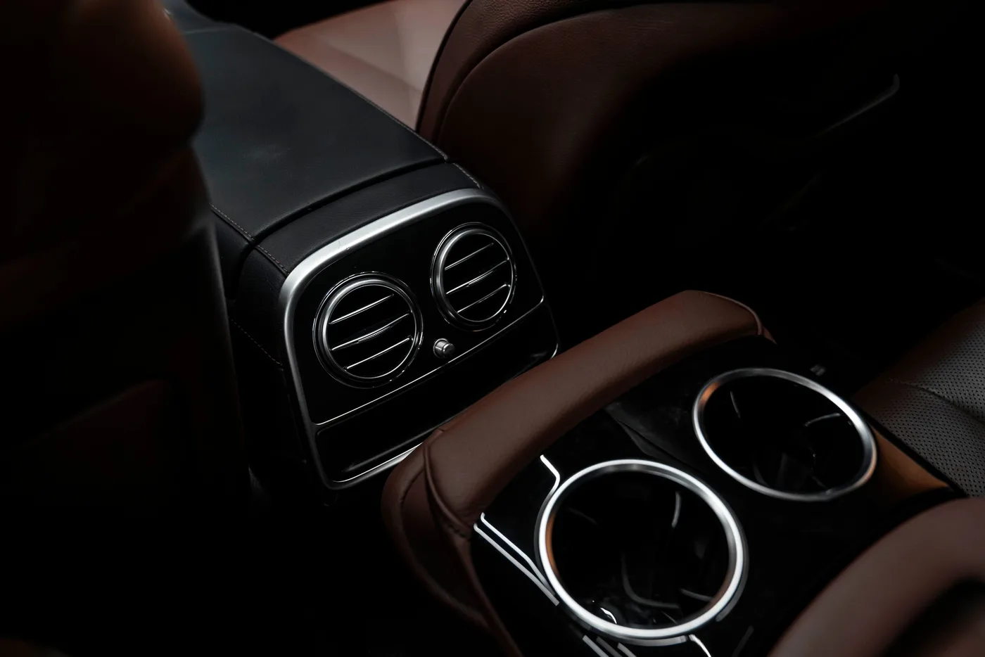 2020 Mercedes-Benz S 350 offered by a specialist dealer in Bratislava, Slovakia, photo 20 of 23