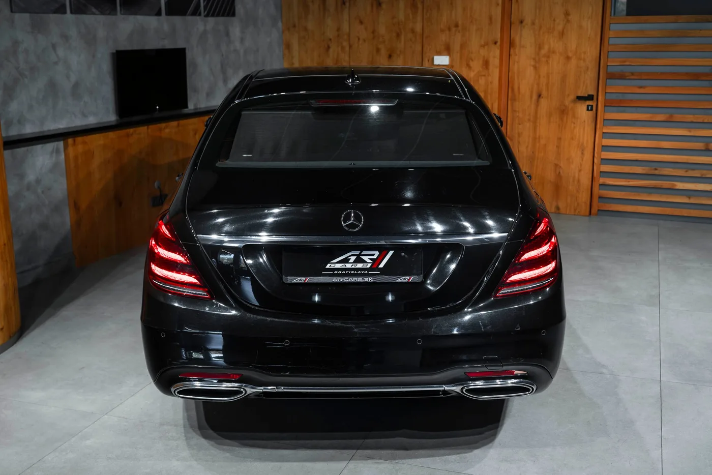 2020 Mercedes-Benz S 350 offered by a specialist dealer in Bratislava, Slovakia, photo 22 of 23