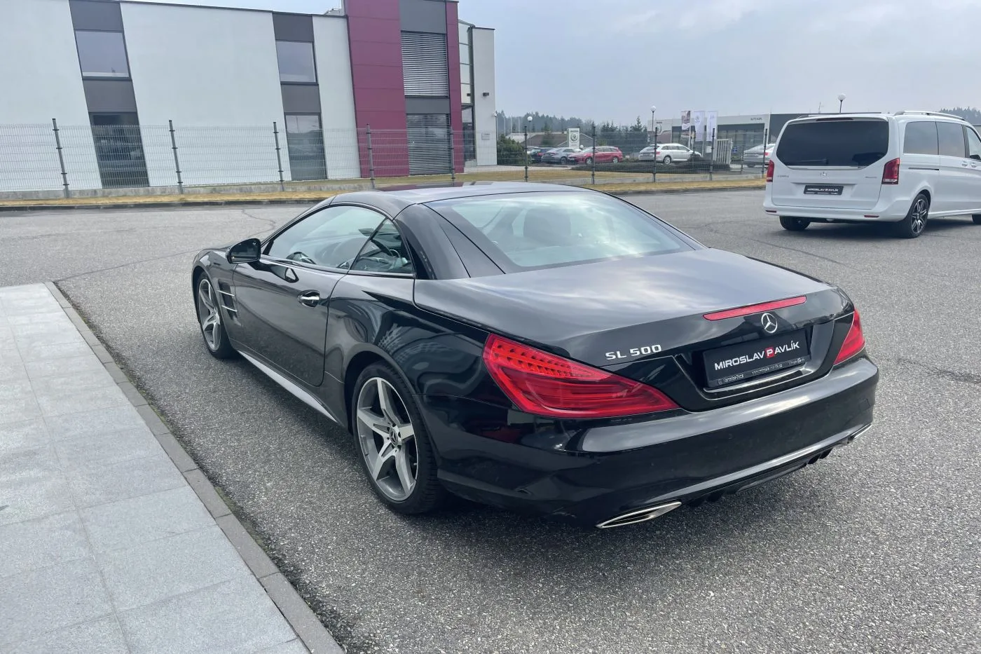 2020 Mercedes-Benz SL 500 AMG Line proposée par un concessionnaire spécialisé à Písek, Tchéquie, photo 7 sur 14