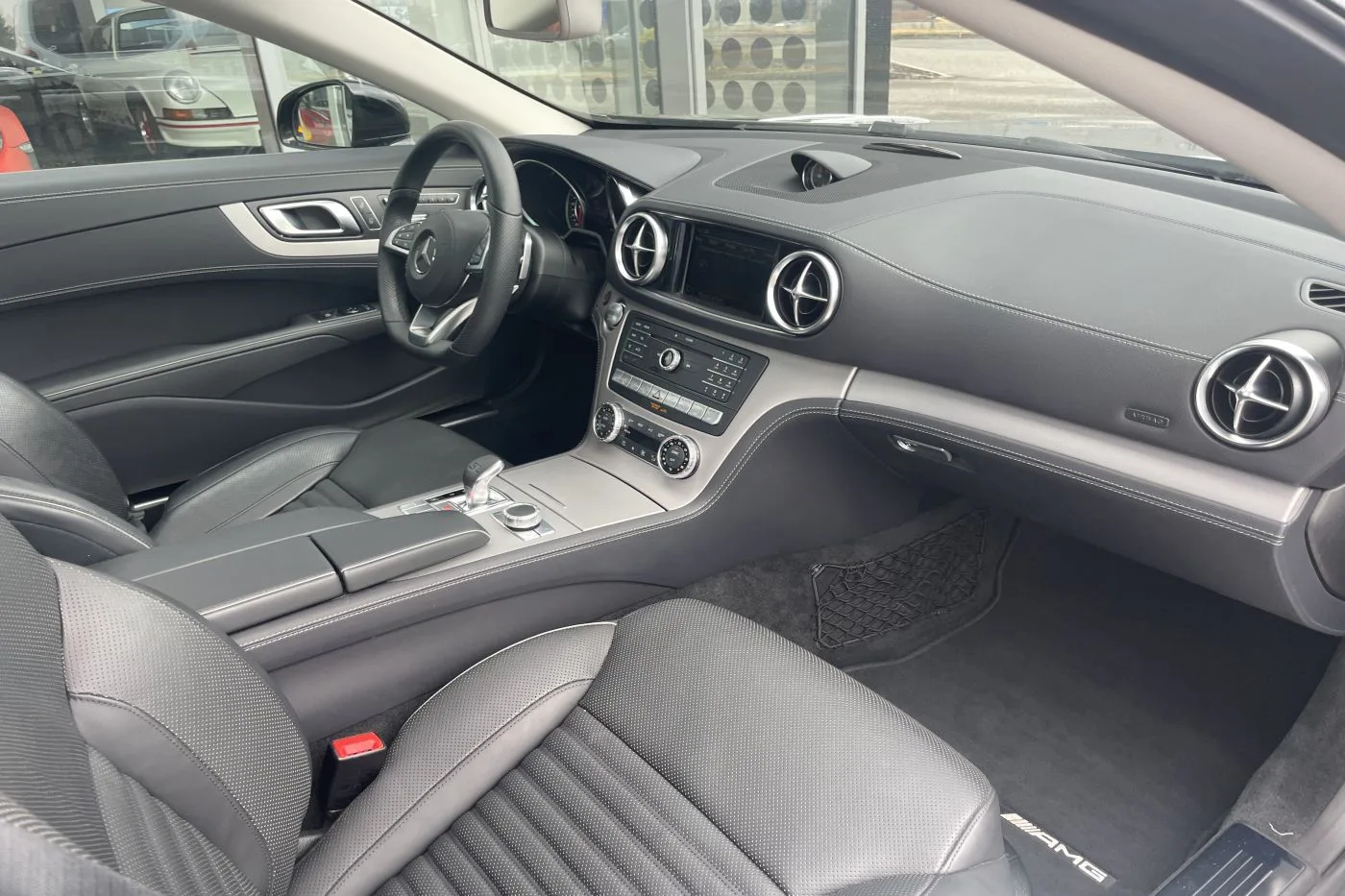 2020 Mercedes-Benz SL 500 AMG Line proposée par un concessionnaire spécialisé à Písek, Tchéquie, photo 8 sur 14