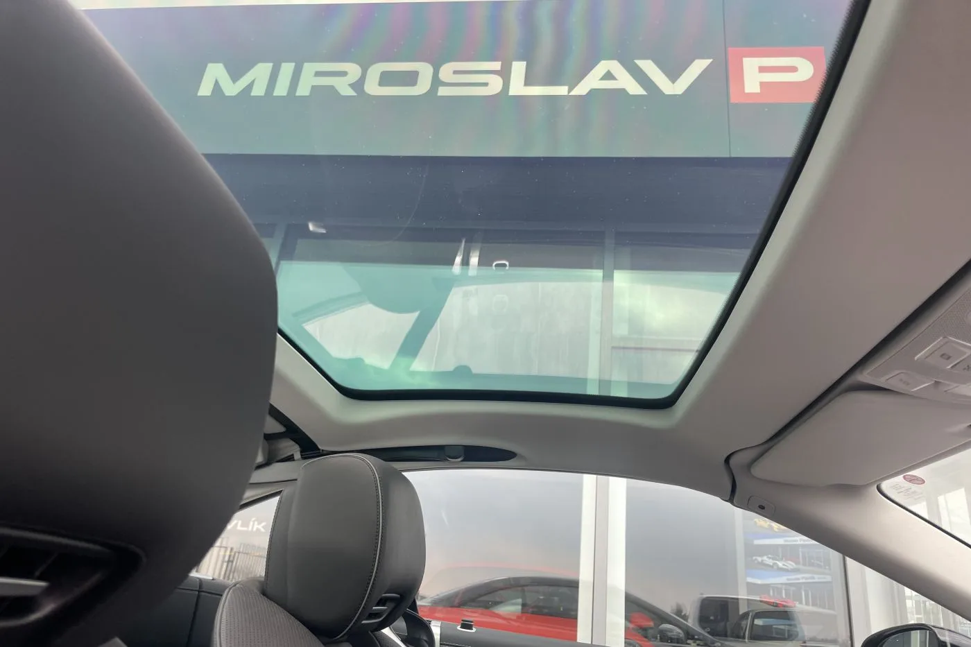 2020 Mercedes-Benz SL 500 AMG Line proposée par un concessionnaire spécialisé à Písek, Tchéquie, photo 9 sur 14