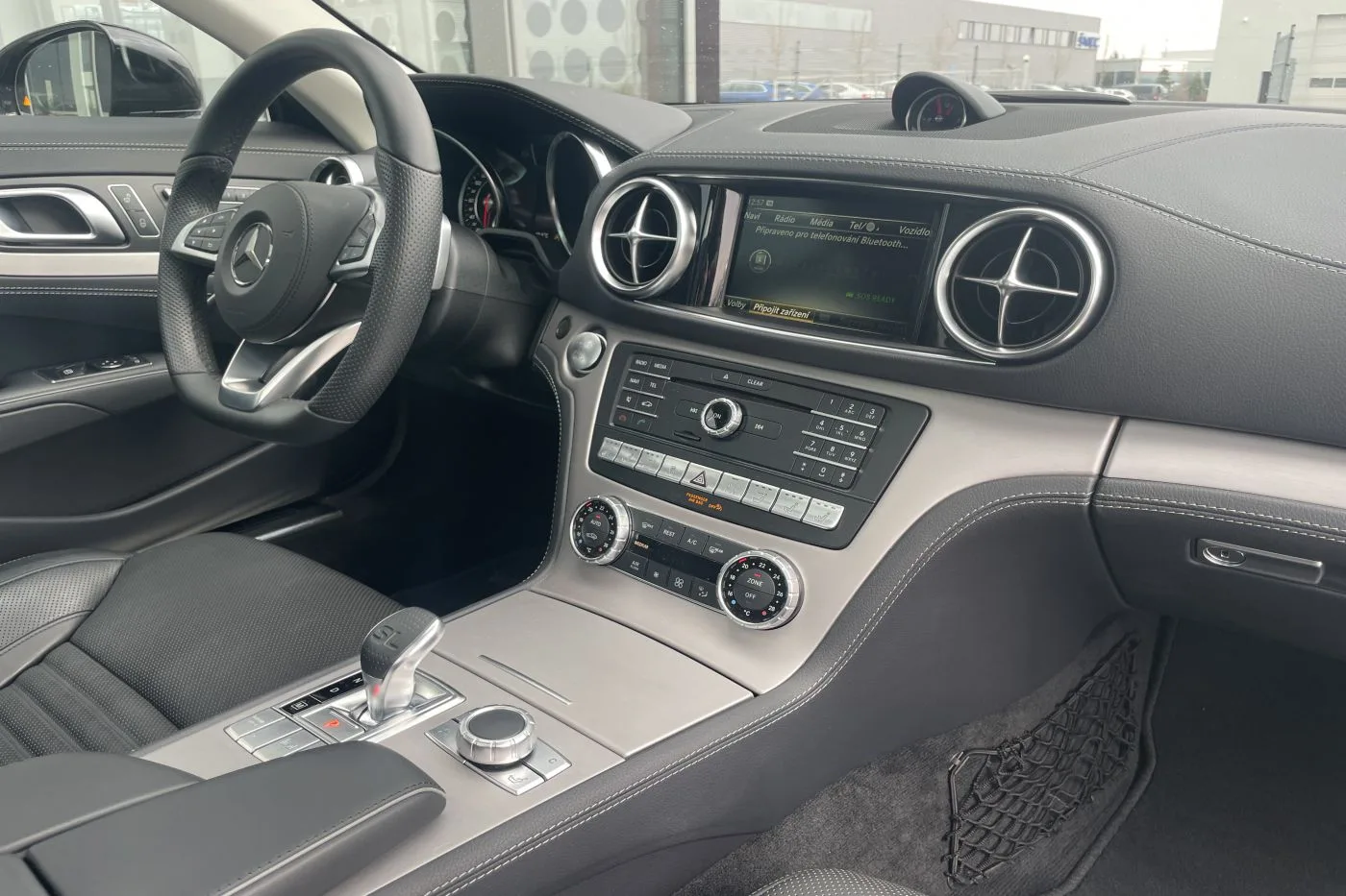 2020 Mercedes-Benz SL 500 AMG Line proposée par un concessionnaire spécialisé à Písek, Tchéquie, photo 10 sur 14