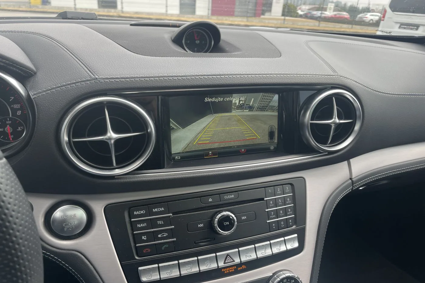 2020 Mercedes-Benz SL 500 AMG Line proposée par un concessionnaire spécialisé à Písek, Tchéquie, photo 13 sur 14
