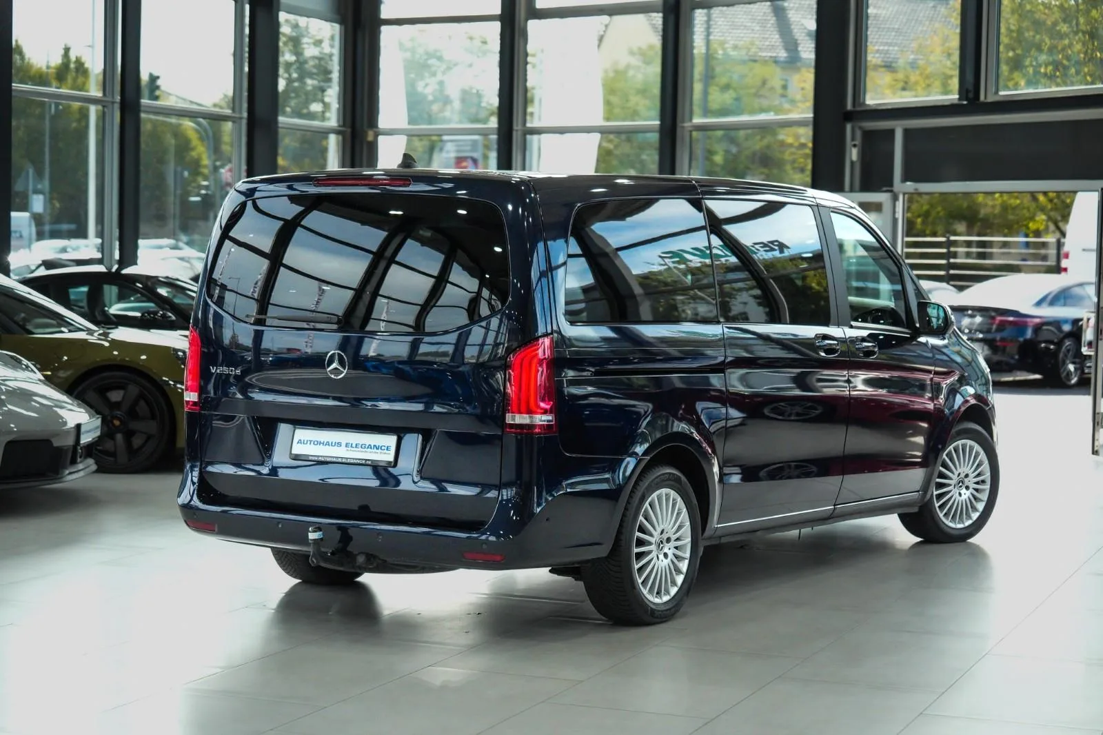 2020 Mercedes-Benz V 250 d Long, 2/30