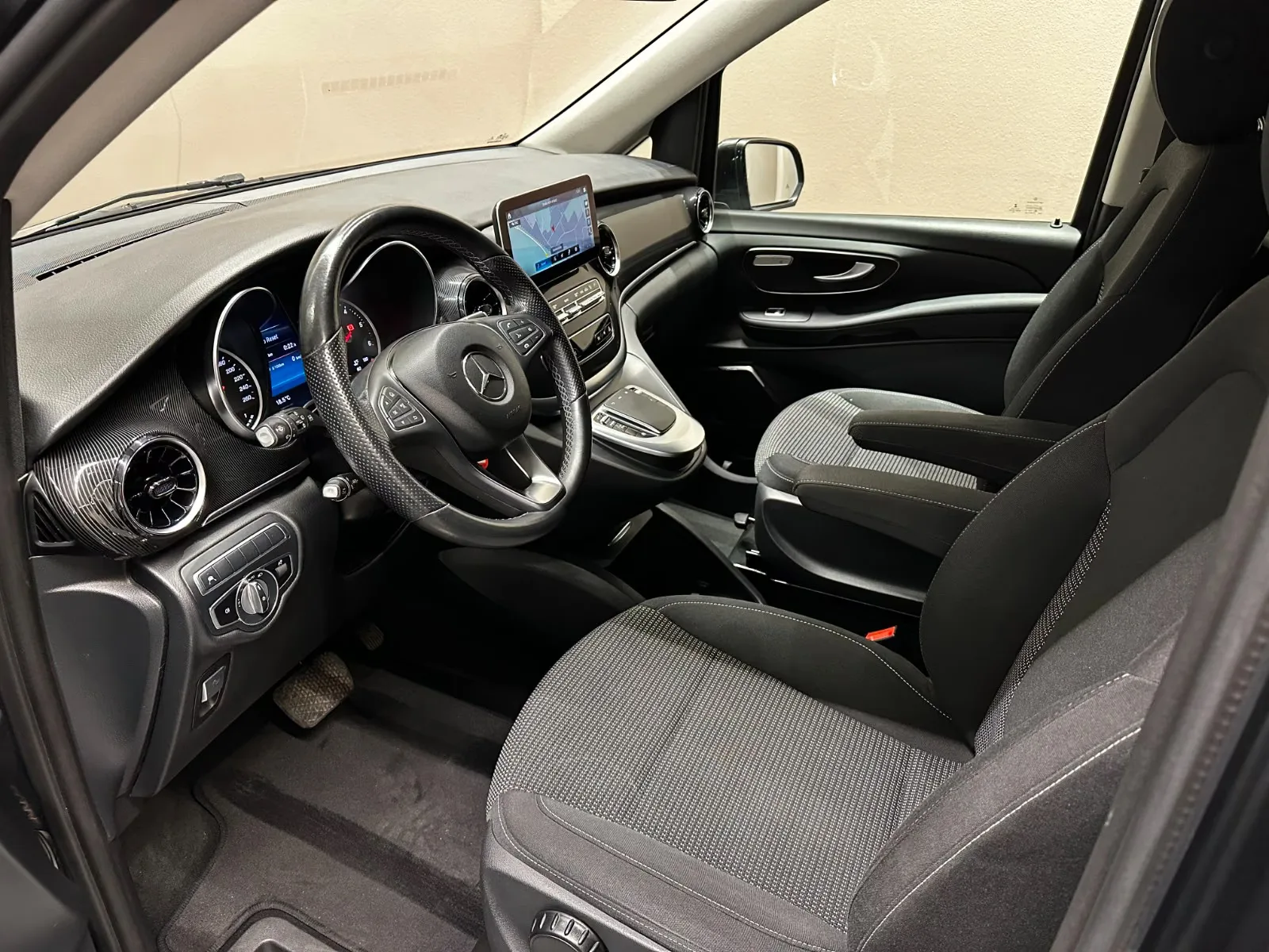 2020 Mercedes-Benz V 300 d long, Avantgarde, 8/30