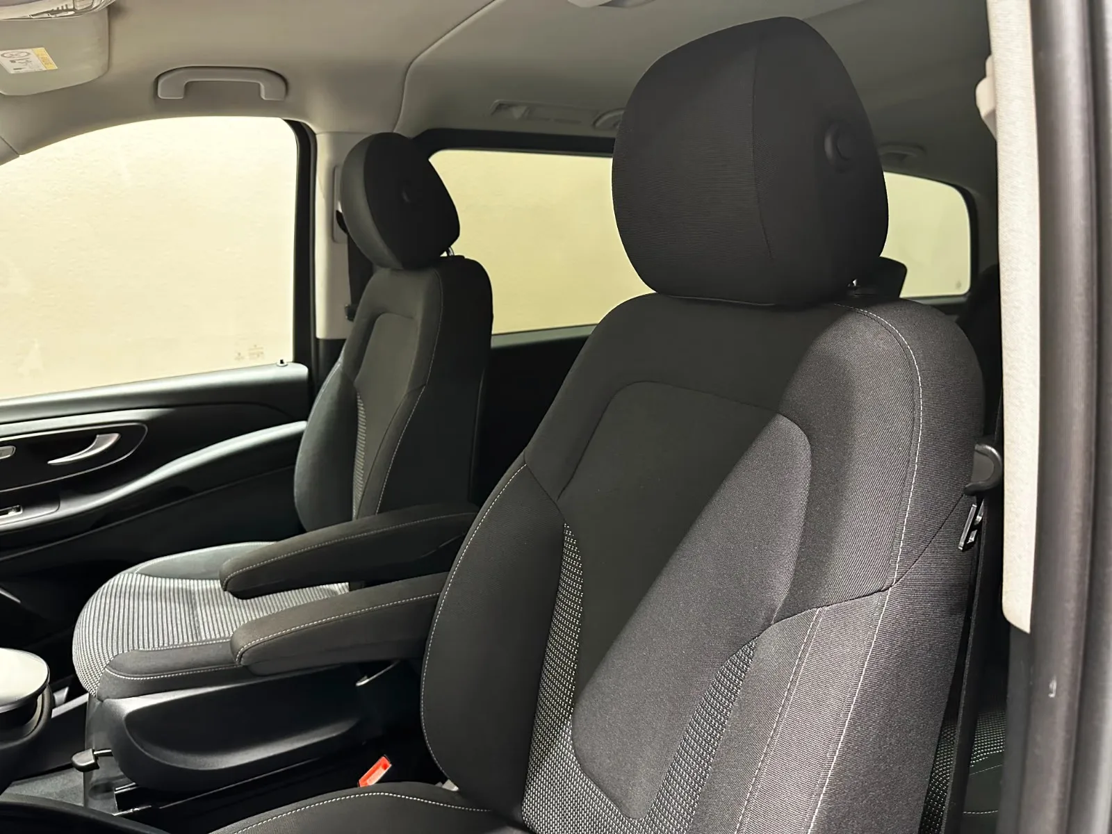 2020 Mercedes-Benz V 300 d long, Avantgarde, 9/30