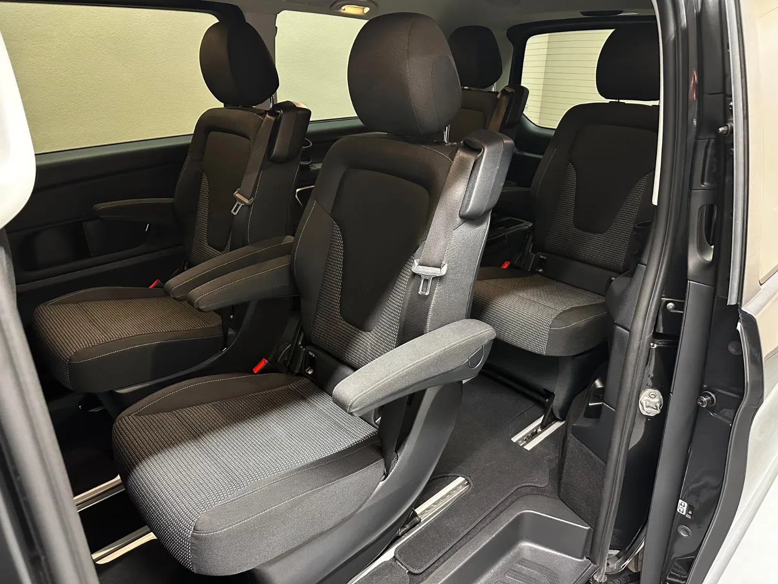 2020 Mercedes-Benz V 300 d long, Avantgarde, 13/30