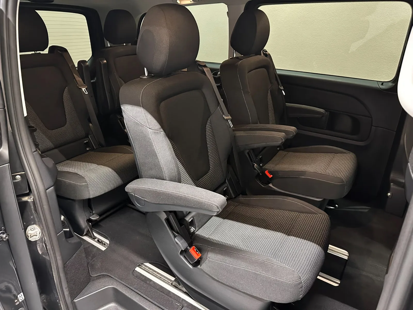 2020 Mercedes-Benz V 300 d long, Avantgarde, 22/30