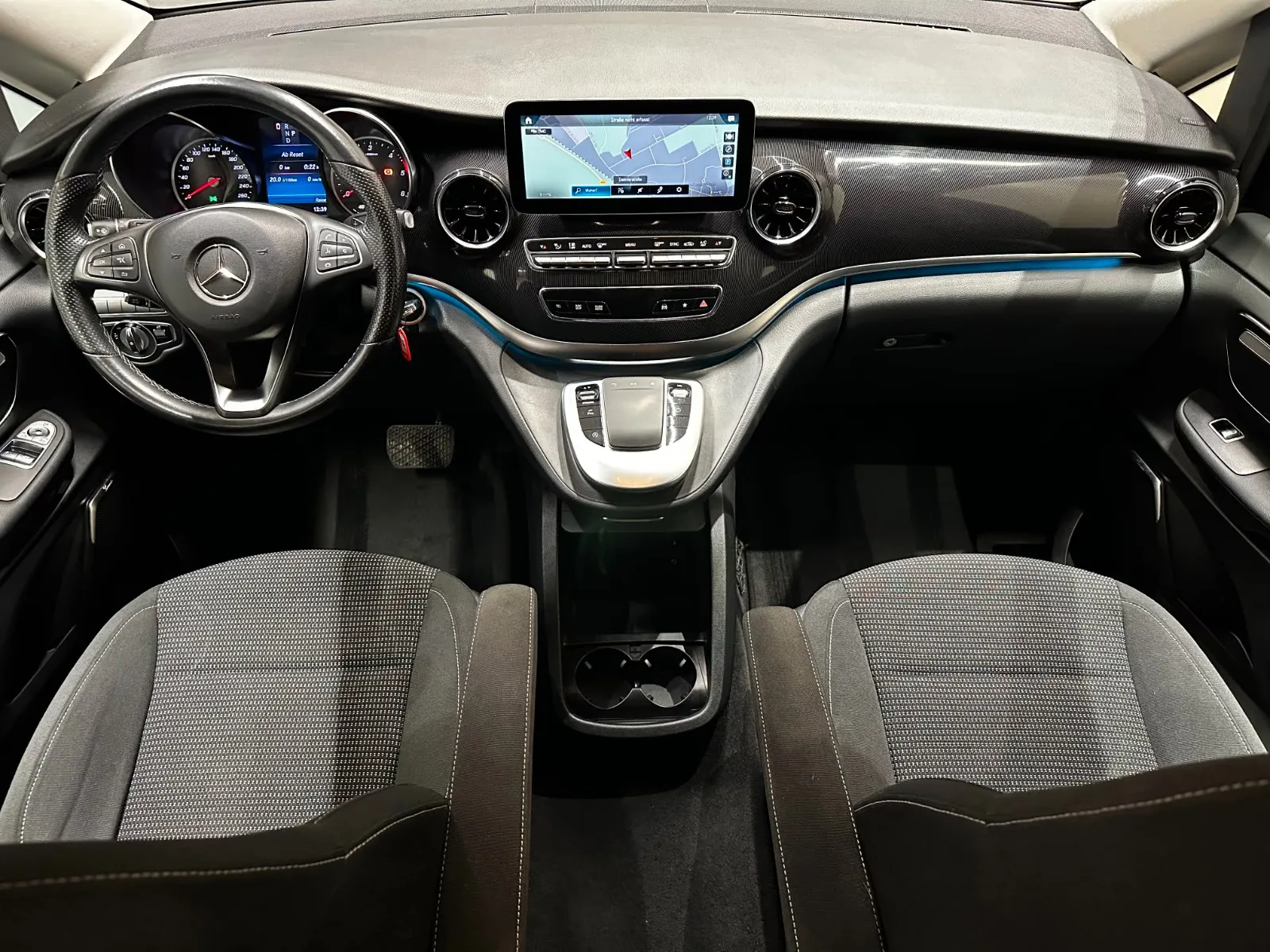 2020 Mercedes-Benz V 300 d long, Avantgarde, 29/30