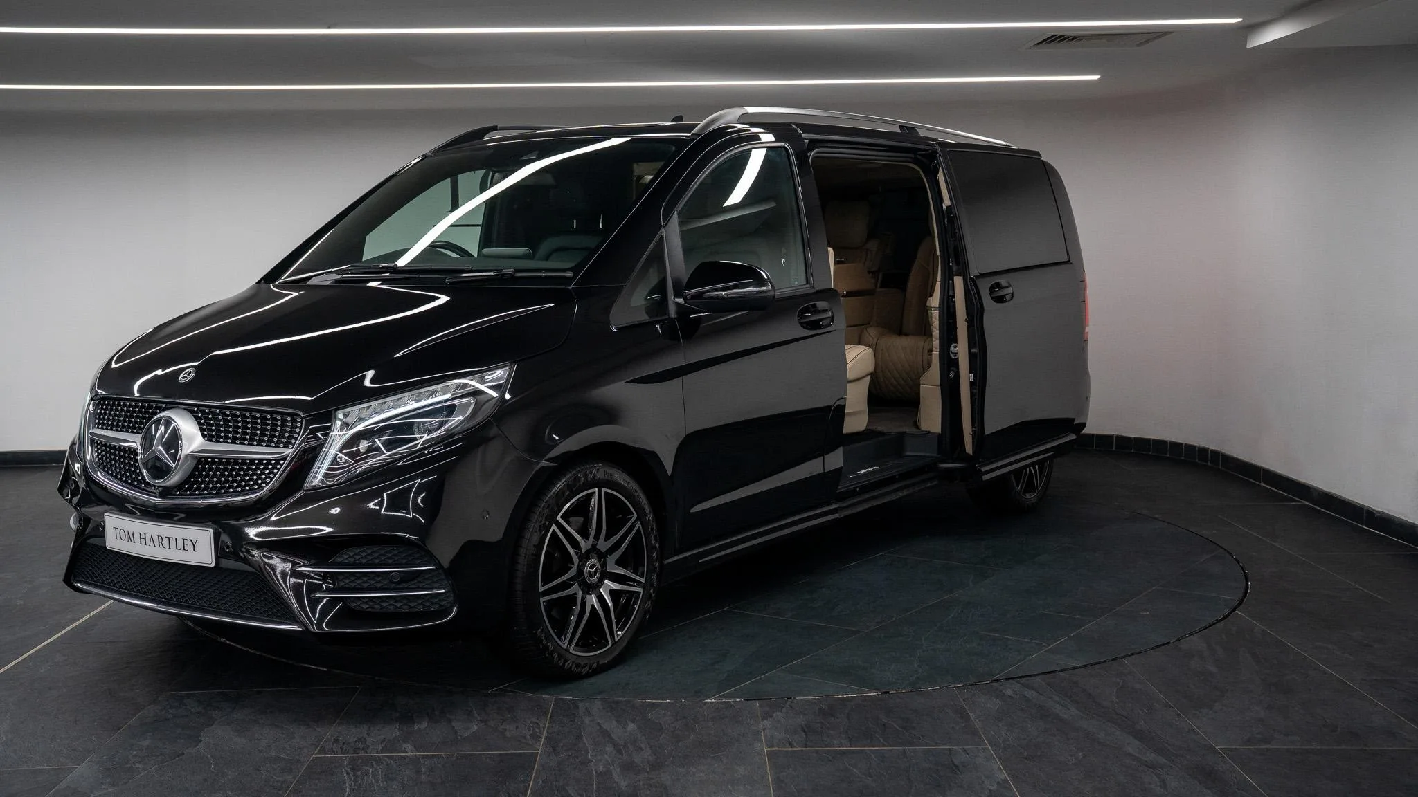 2020 Mercedes-Benz V 300 d proposée par un concessionnaire spécialisé à Swadlincote, Royaume-Uni, photo principale