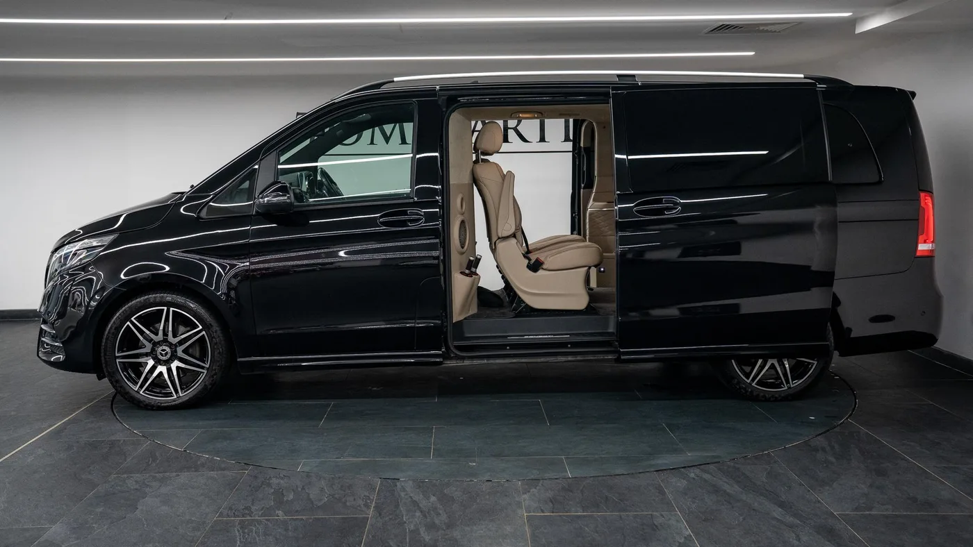 2020 Mercedes-Benz V 300 d offered by a specialist dealer in Swadlincote, United Kingdom, photo 2 of 15