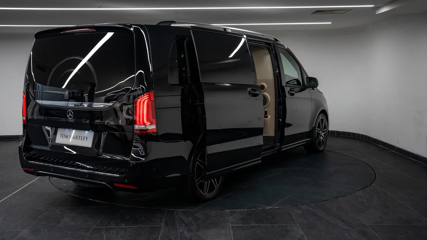 2020 Mercedes-Benz V 300 d offered by a specialist dealer in Swadlincote, United Kingdom, photo 4 of 15