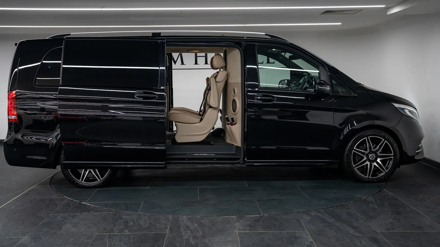 2020 Mercedes-Benz V 300 d offered by a specialist dealer in Swadlincote, United Kingdom, photo 5 of 15