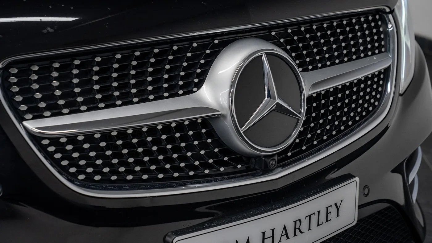 2020 Mercedes-Benz V 300 d offered by a specialist dealer in Swadlincote, United Kingdom, photo 6 of 15