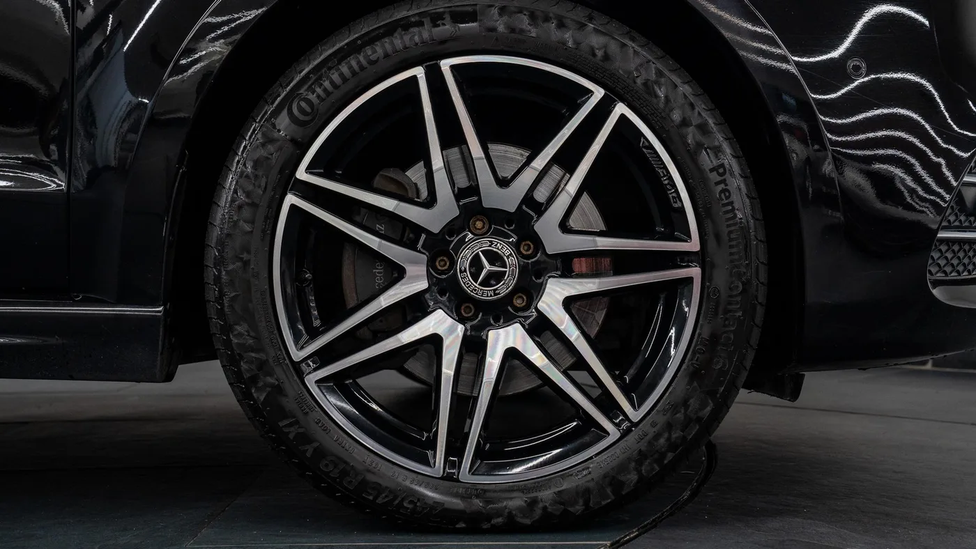 2020 Mercedes-Benz V 300 d offered by a specialist dealer in Swadlincote, United Kingdom, photo 7 of 15