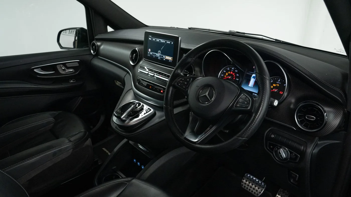 2020 Mercedes-Benz V 300 d offered by a specialist dealer in Swadlincote, United Kingdom, photo 9 of 15