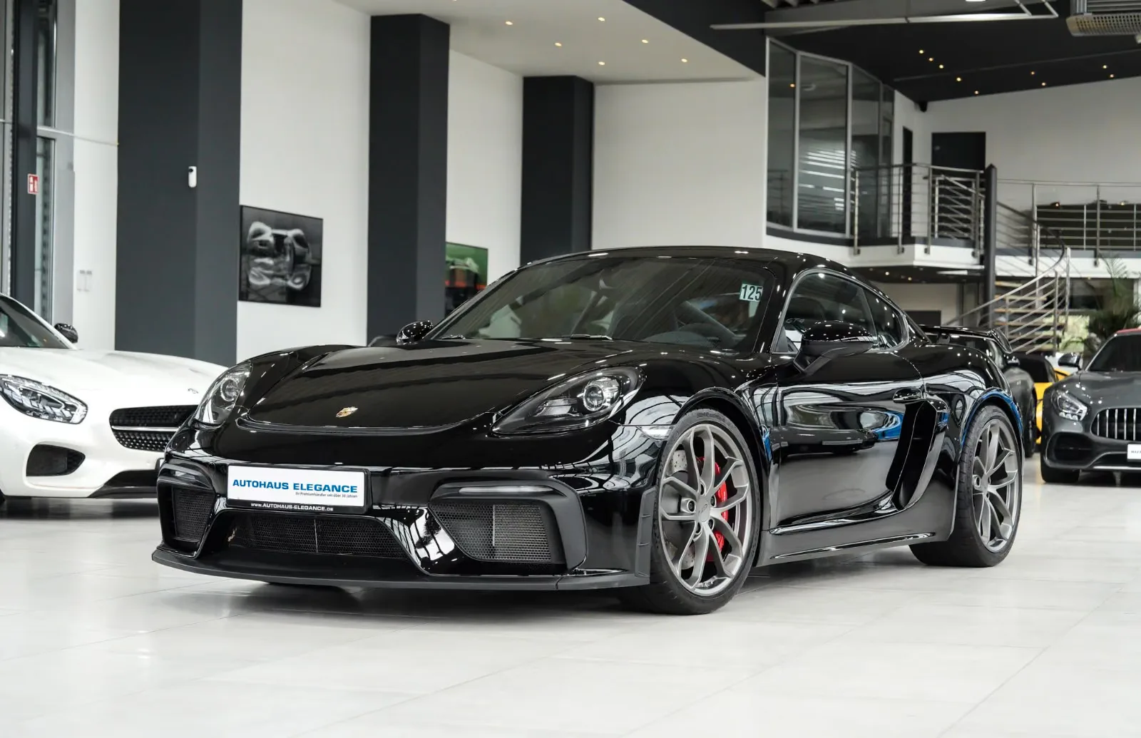 2020 Porsche 718 Cayman GT4 angeboten von einem Fachhändler in Köln, Deutschland, Hauptfoto
