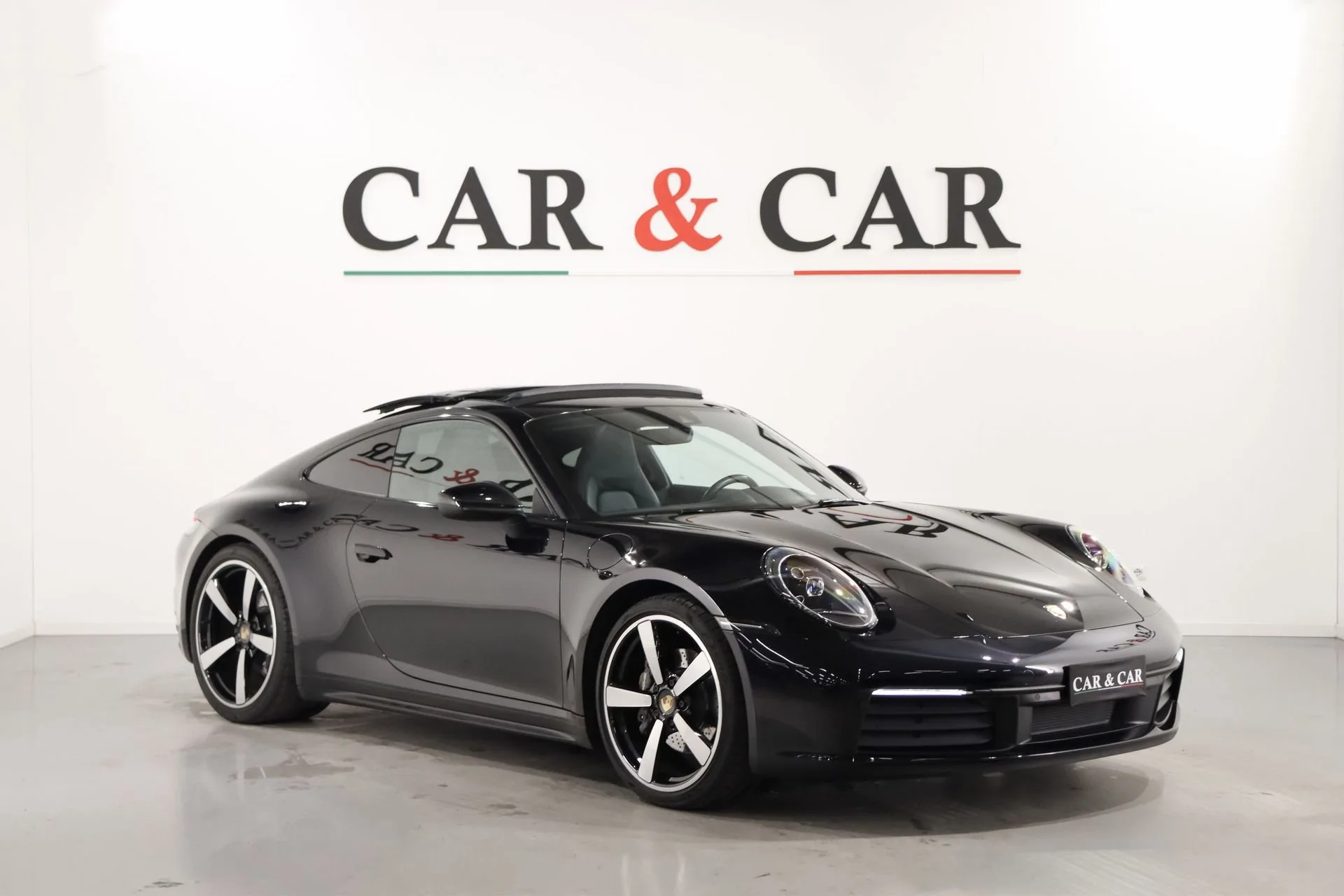 2020 Porsche 911 Carrera 4 angeboten von einem Supersportwagenhändler in Zibido San Giacomo, Italien, Hauptfoto