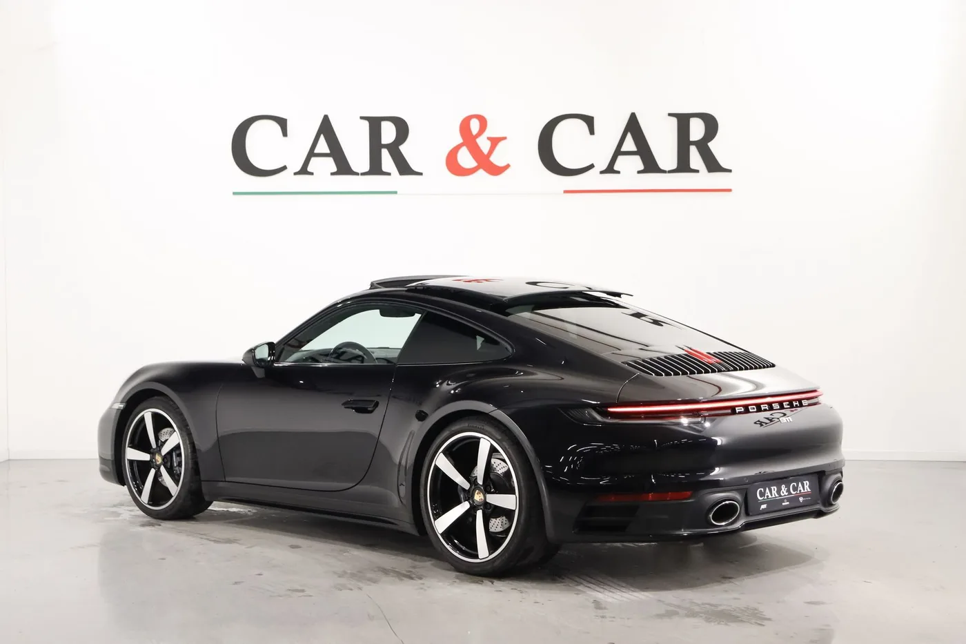 2020 Porsche 911 Carrera 4 proposée par un spécialiste de la supercar à Zibido San Giacomo, Italie, photo 2 sur 22