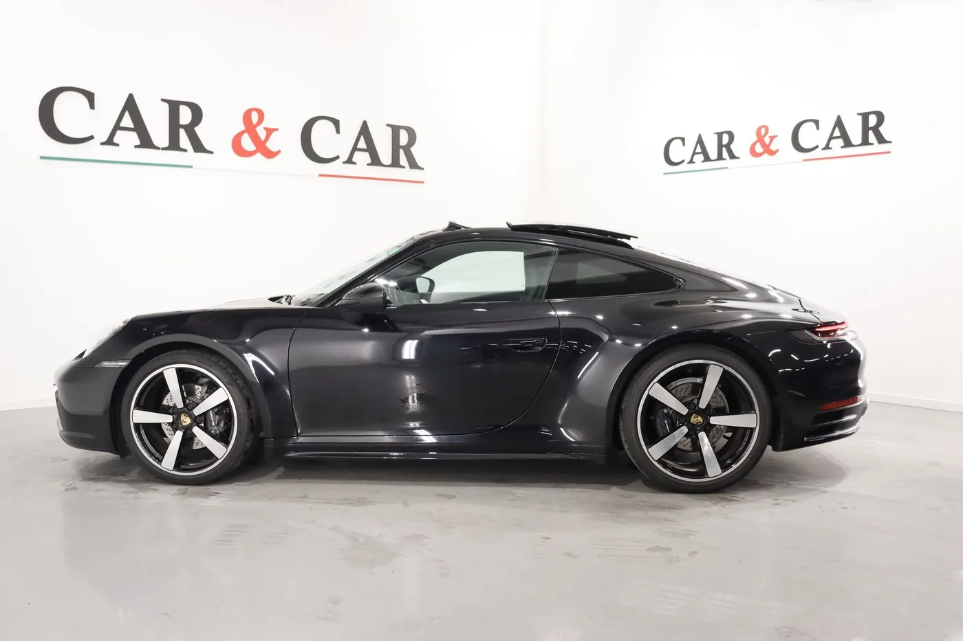 2020 Porsche 911 Carrera 4 proposée par un spécialiste de la supercar à Zibido San Giacomo, Italie, photo 6 sur 22