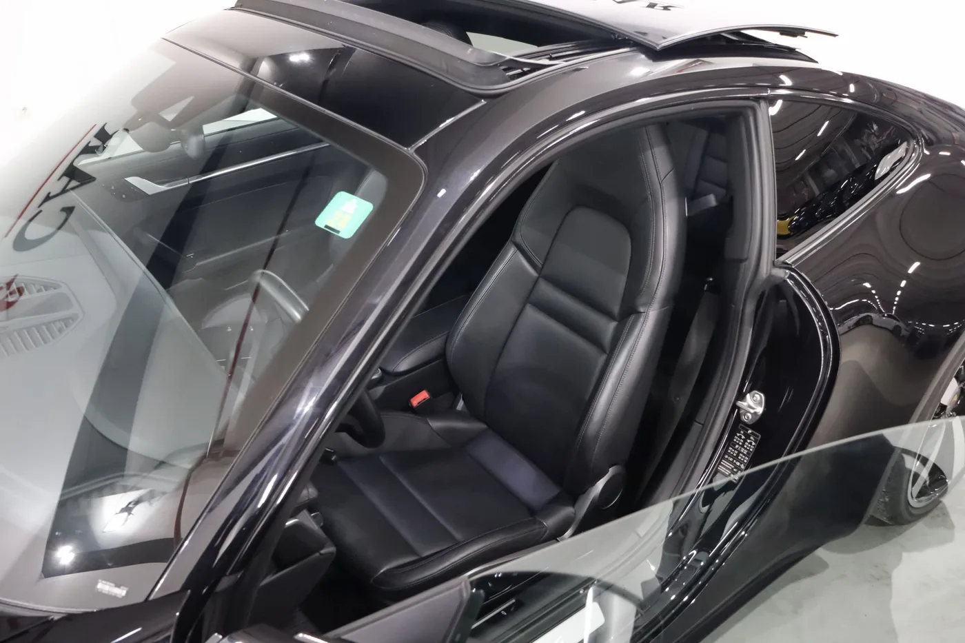 2020 Porsche 911 Carrera 4 proposée par un spécialiste de la supercar à Zibido San Giacomo, Italie, photo 8 sur 22