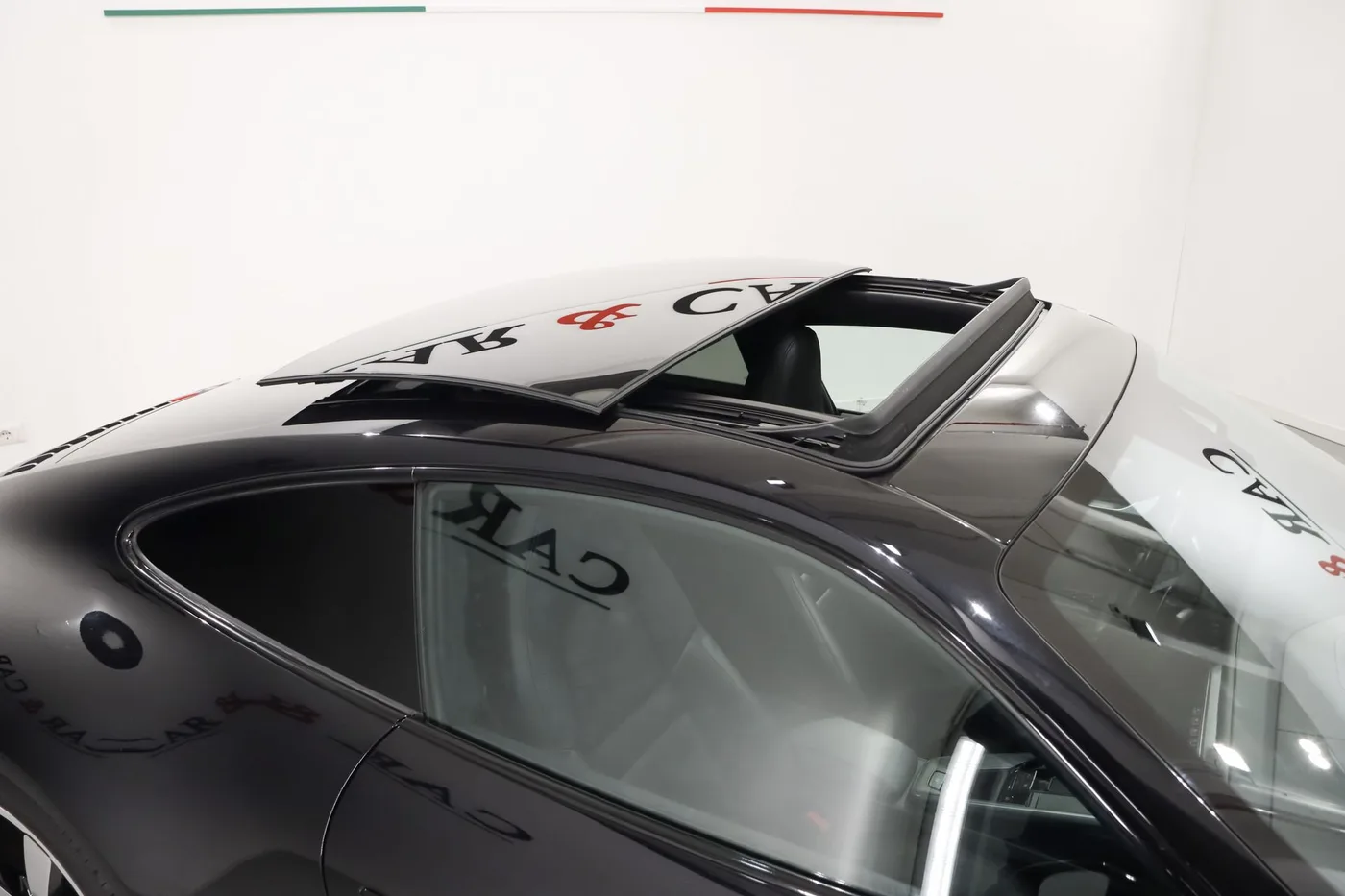 2020 Porsche 911 Carrera 4 proposée par un spécialiste de la supercar à Zibido San Giacomo, Italie, photo 13 sur 22