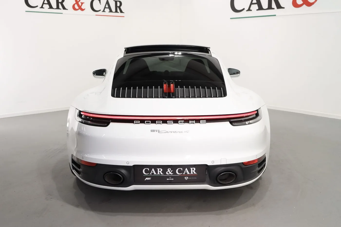 2020 Porsche 911 Carrera 4 proposée par un spécialiste de la supercar à Zibido San Giacomo, Italie, photo 4 sur 25