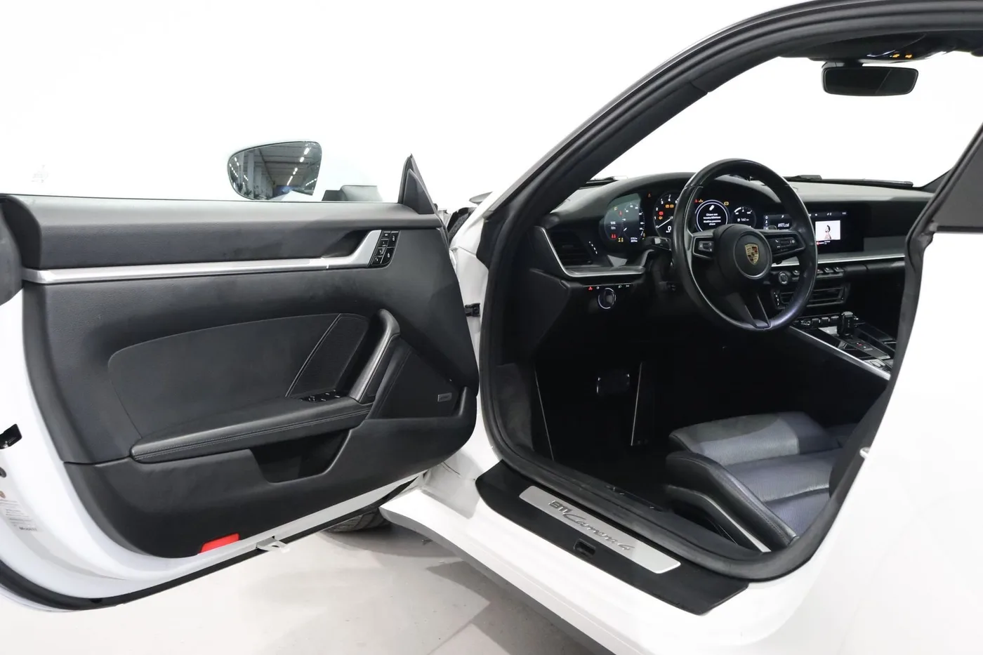 2020 Porsche 911 Carrera 4 proposée par un spécialiste de la supercar à Zibido San Giacomo, Italie, photo 10 sur 25