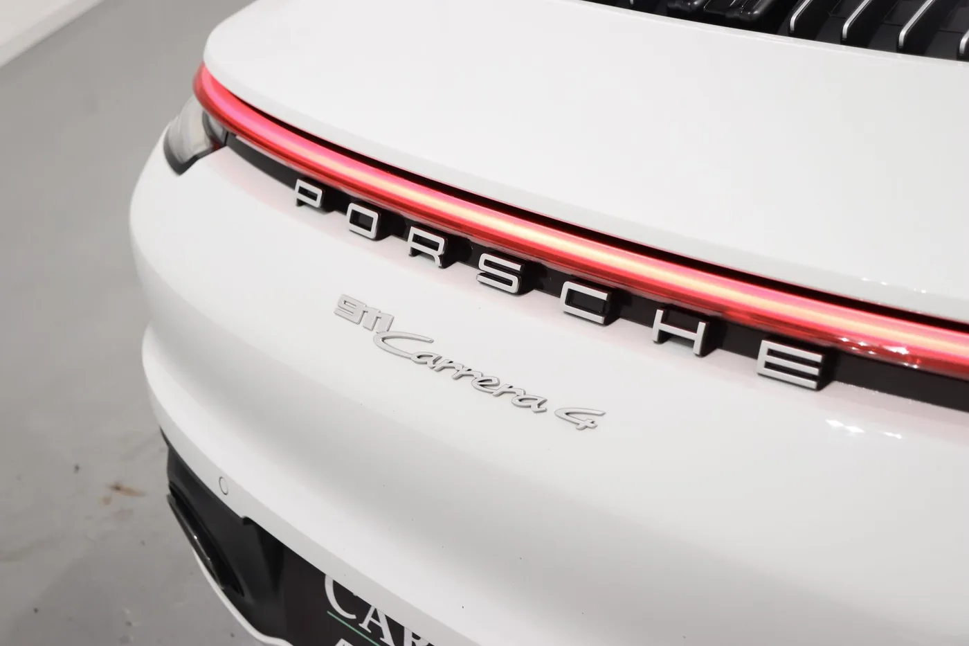 2020 Porsche 911 Carrera 4 proposée par un spécialiste de la supercar à Zibido San Giacomo, Italie, photo 12 sur 25