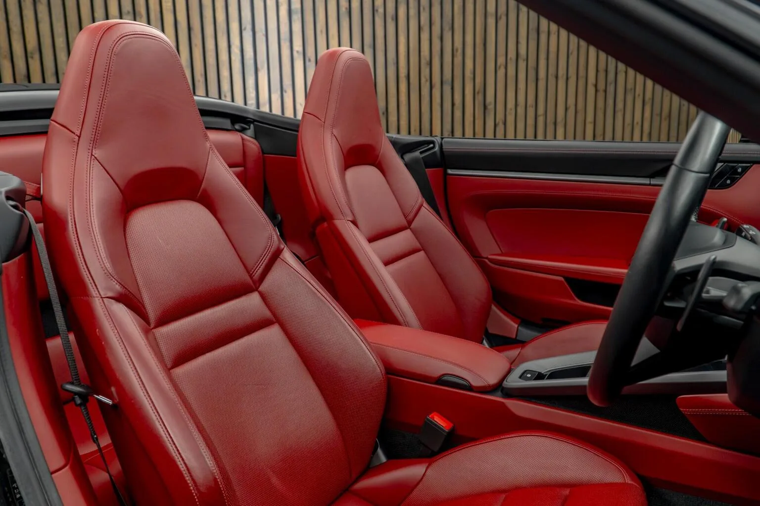 2020 Porsche 911 Carrera 4 Cabriolet, 2/30
