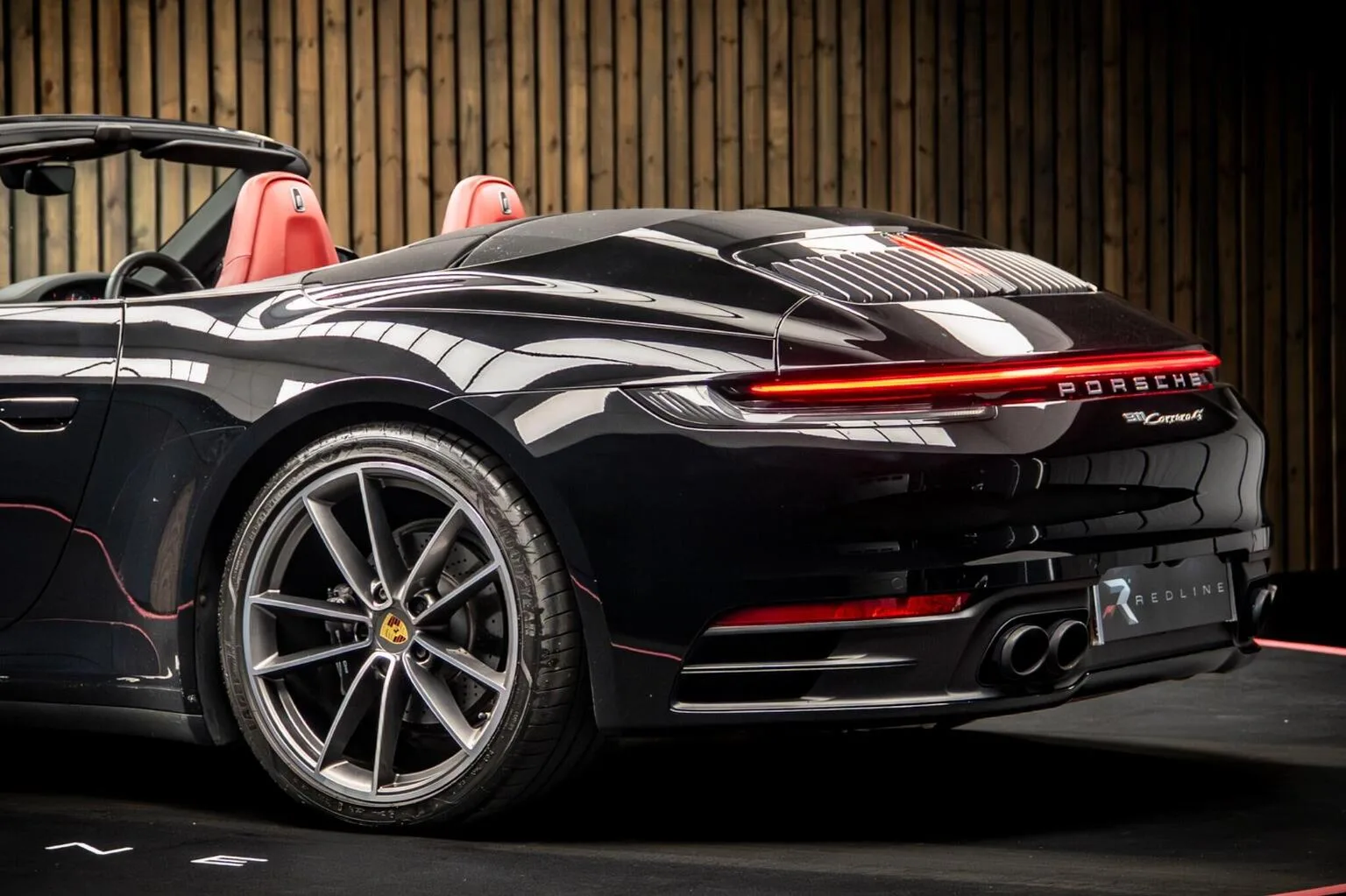 2020 Porsche 911 Carrera 4 Cabriolet, 16/30