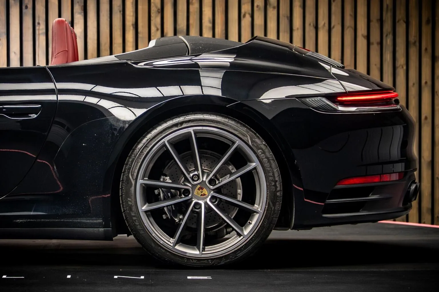 2020 Porsche 911 Carrera 4 Cabriolet, 17/30