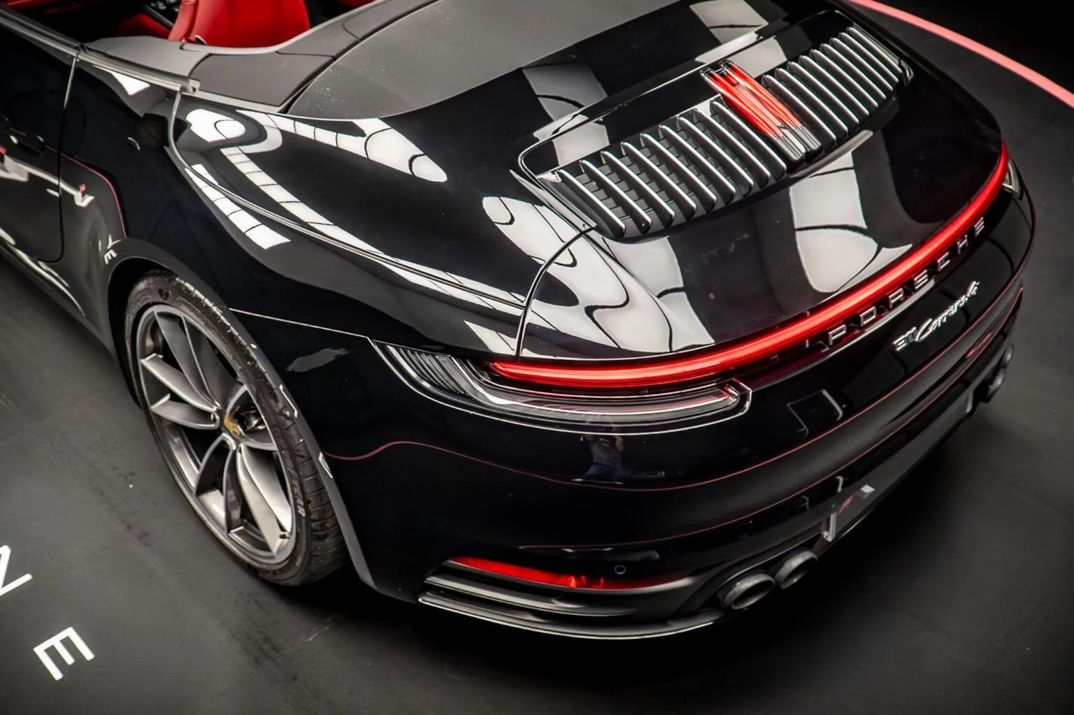 2020 Porsche 911 Carrera 4 Cabriolet, 18/30