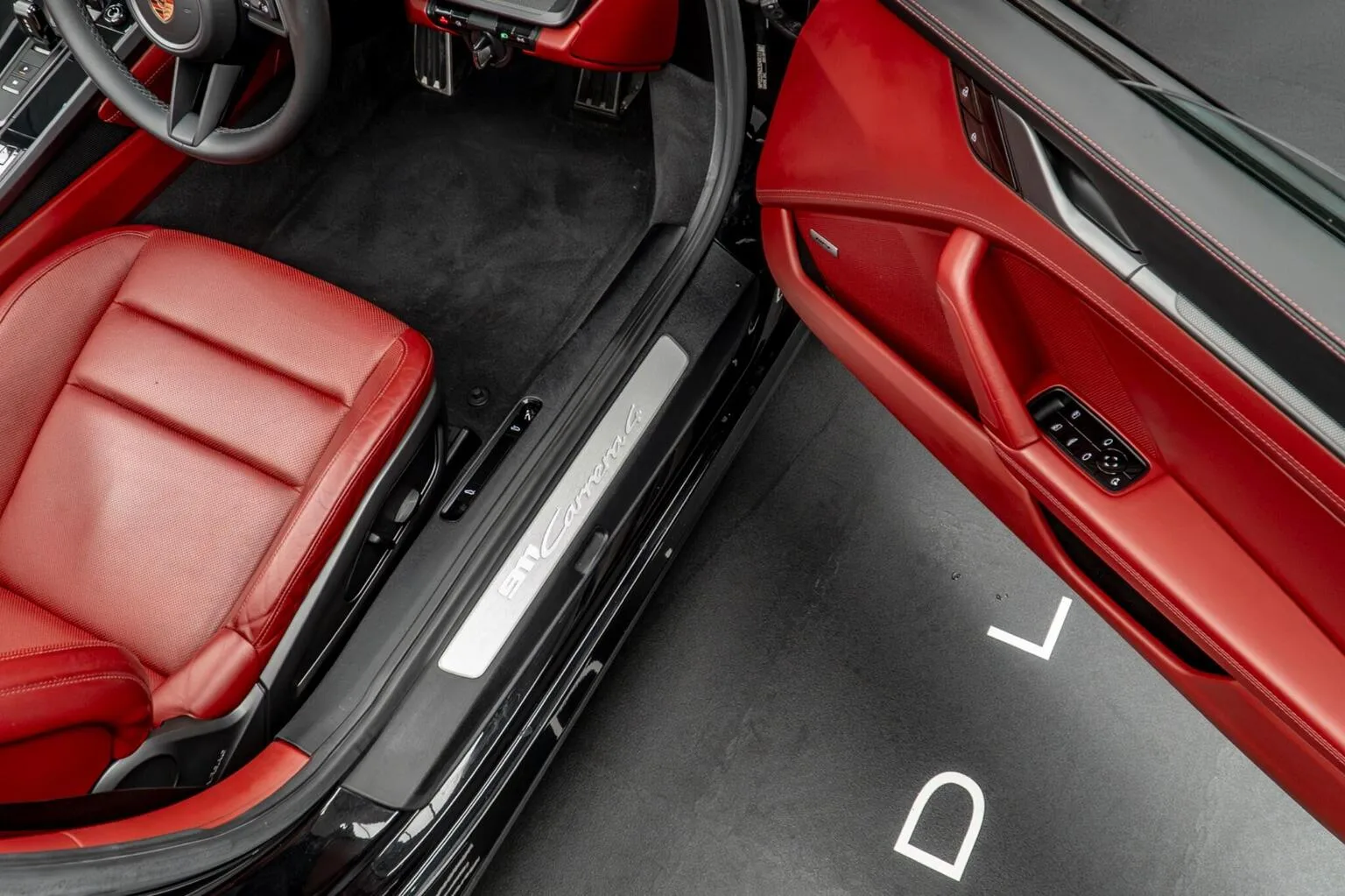 2020 Porsche 911 Carrera 4 Cabriolet, 28/30