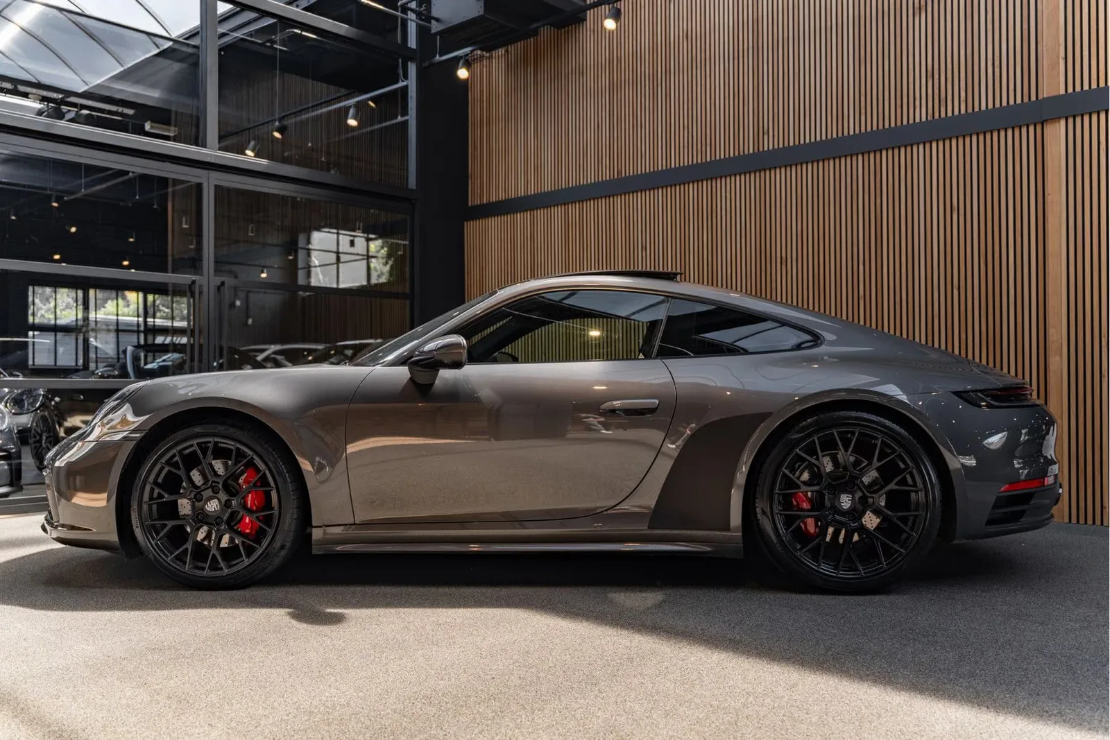 2020 Porsche 911 Carrera 4S, 3/30
