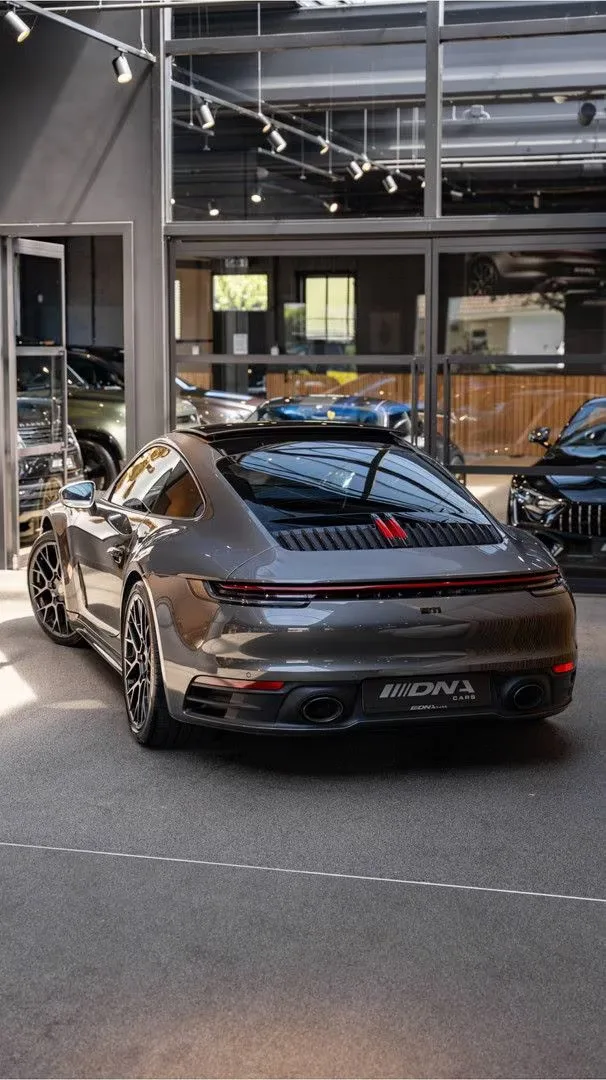 2020 Porsche 911 Carrera 4S, 24/30