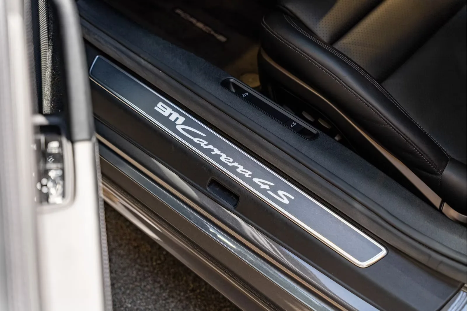 2020 Porsche 911 Carrera 4S, 28/30