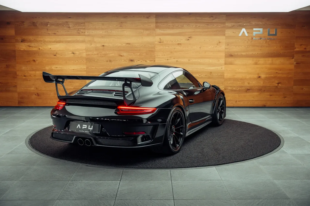 2020 Porsche 911 GT3 RS proposée par un concessionnaire spécialisé à Uznach, Suisse, photo principale