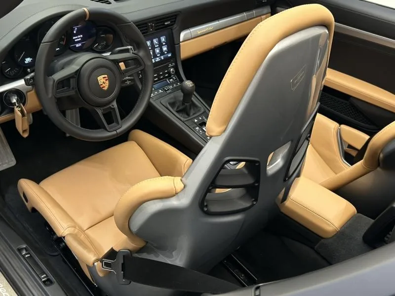 2020 Porsche 911 Speedster Heritage Design Package, 18/20