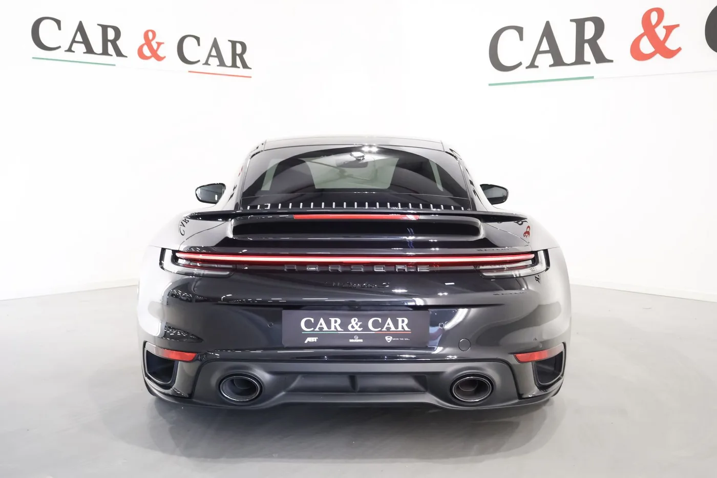 2020 Porsche 911 Turbo S offered by a supercar dealer in Zibido San Giacomo, Italy, photo 4 of 20