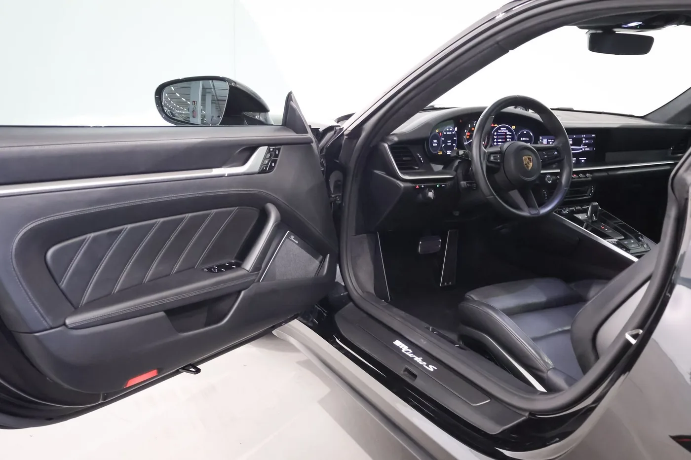 2020 Porsche 911 Turbo S offered by a supercar dealer in Zibido San Giacomo, Italy, photo 7 of 20